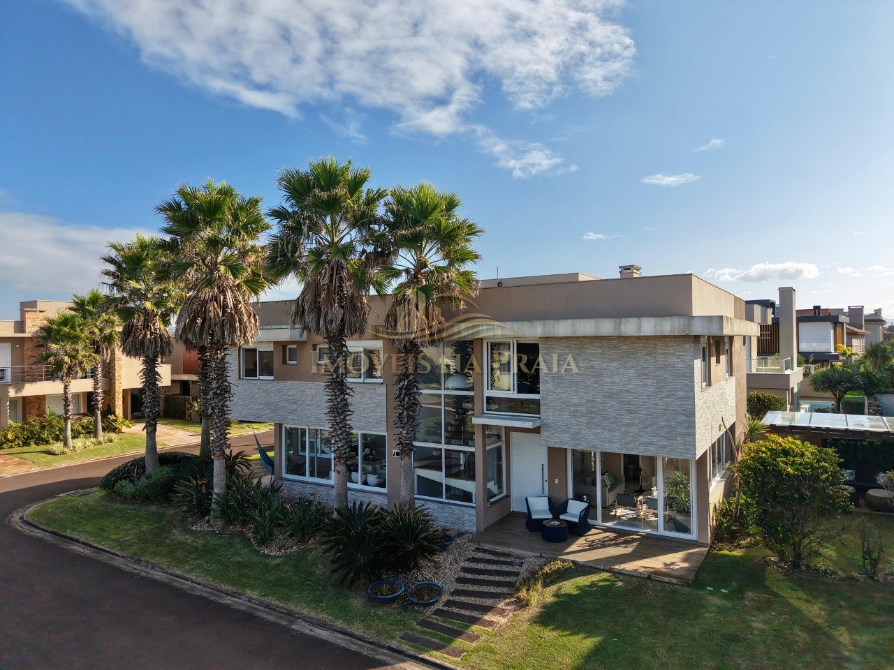 Casa em Condomínio no Playa Vista.