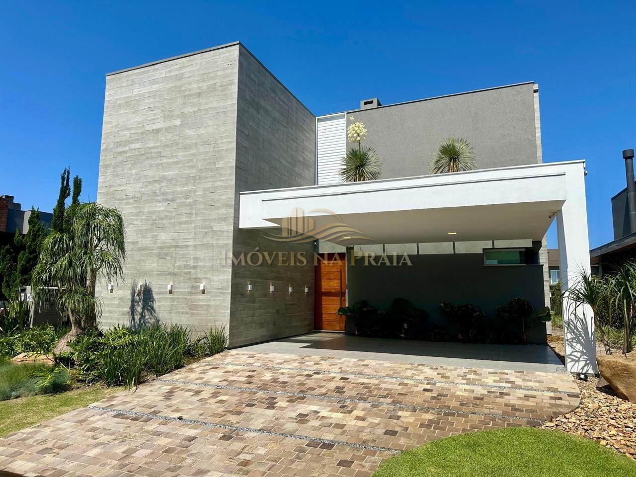 Casa em Condomínio no Malibu Beach Residence.