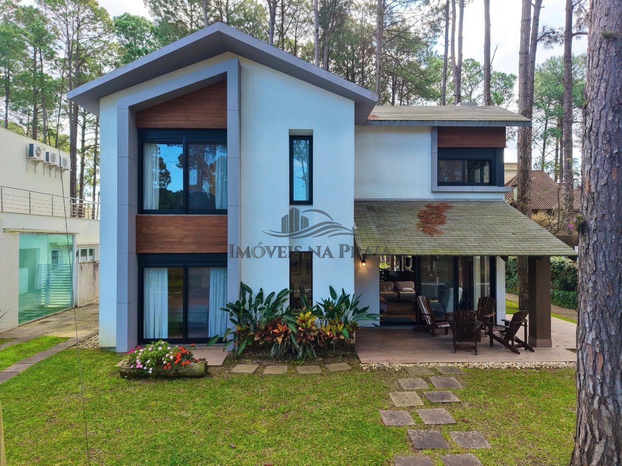 Casa em Condomínio no Carmel.