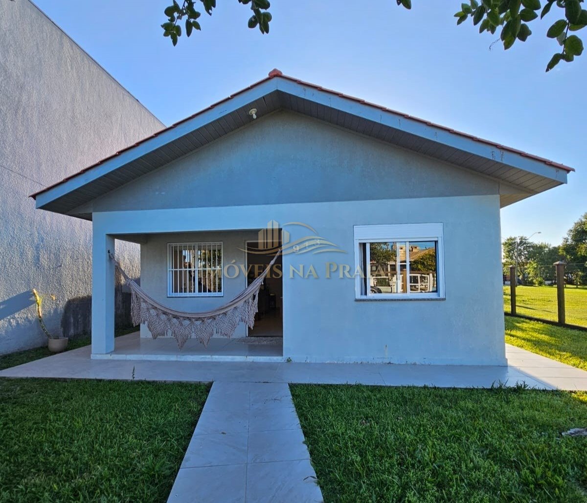 Casa 3 dormitórios á venda no centro de Xangri-lá.