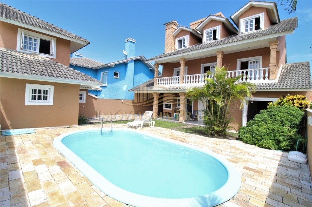 Casa em Condomínio no Villas Resort.