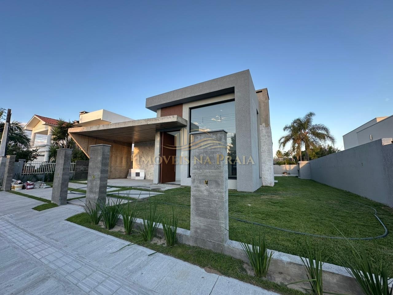 Casa 4 dormitórios no bairro Atlântida