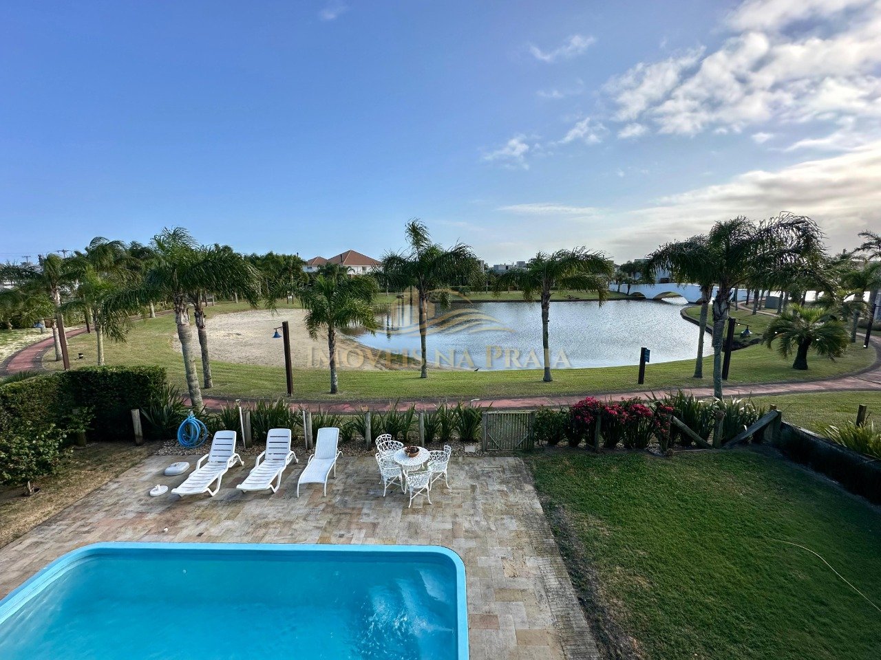 Foto 2 — Casa em Condomínio no Quintas do Lago.