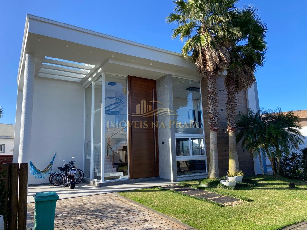 Casa em Condomínio no Las Palmas.