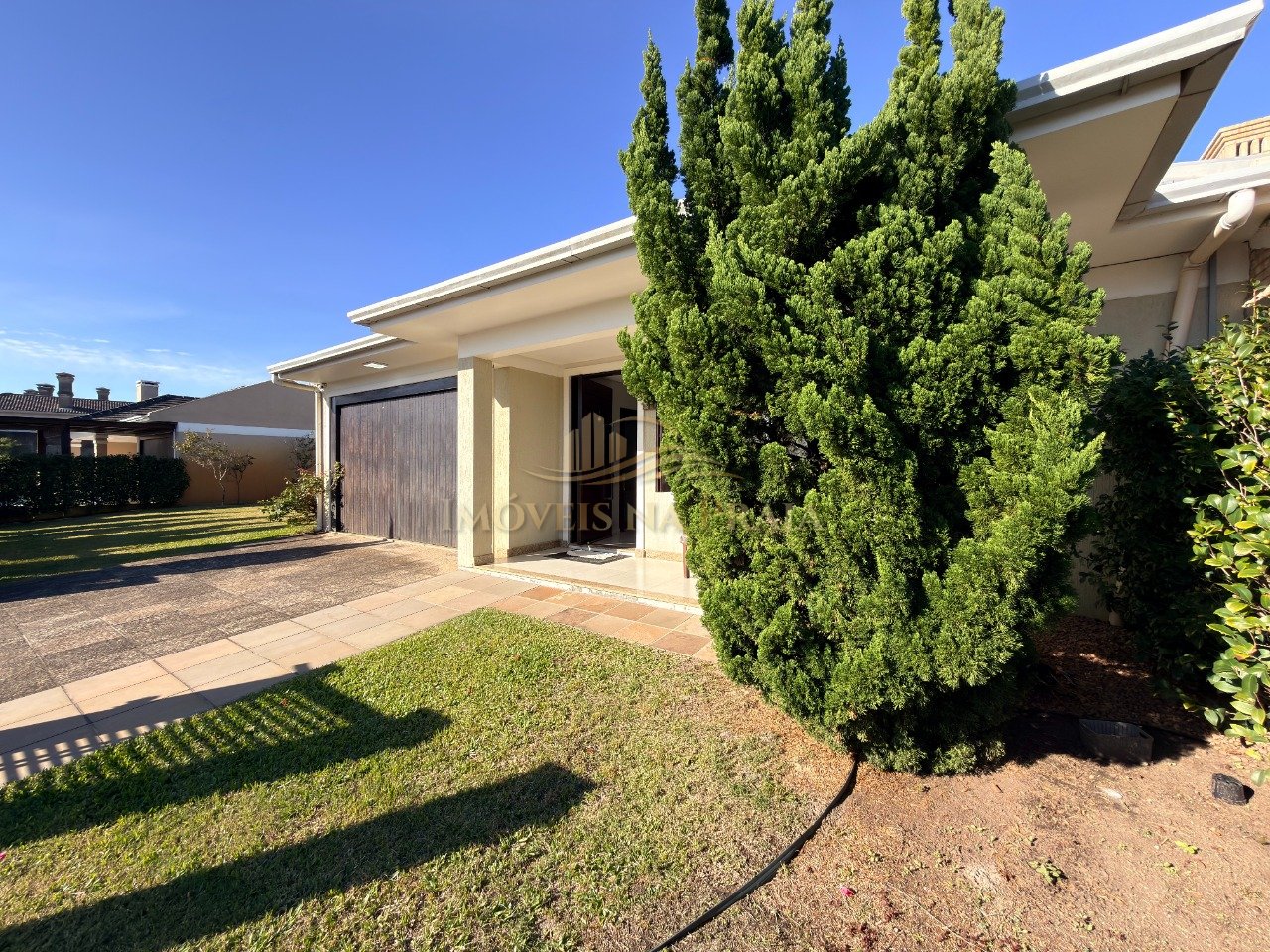 Casa com 3 dormitórios em Noiva do Mar.