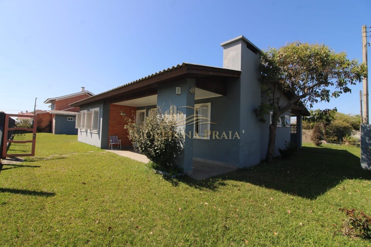 Casa 3 dormitórios no Centro de Xangri-Lá.