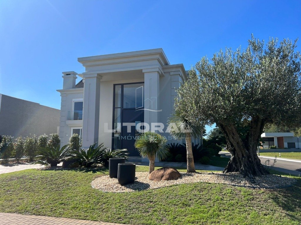Casa em Condomínio no Velas da Marina.