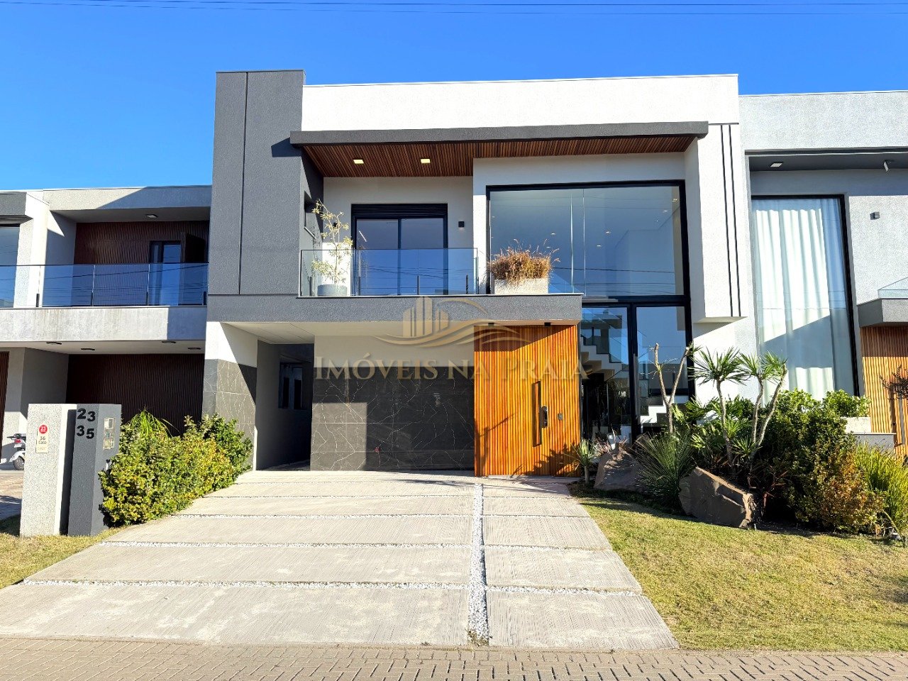 Casa em Condomínio no Sunset.