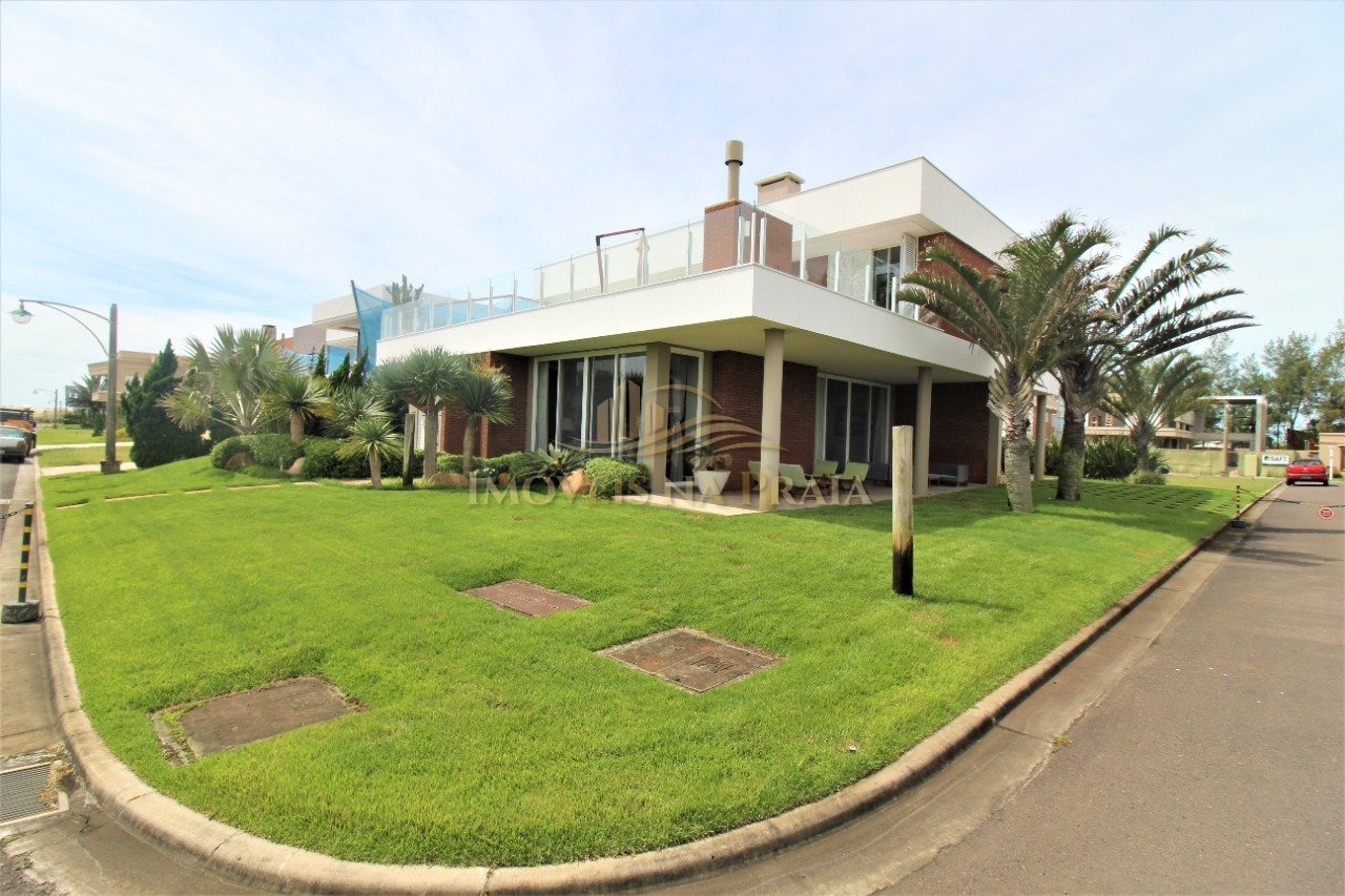 Casa em Condomínio no Playa Vista.
