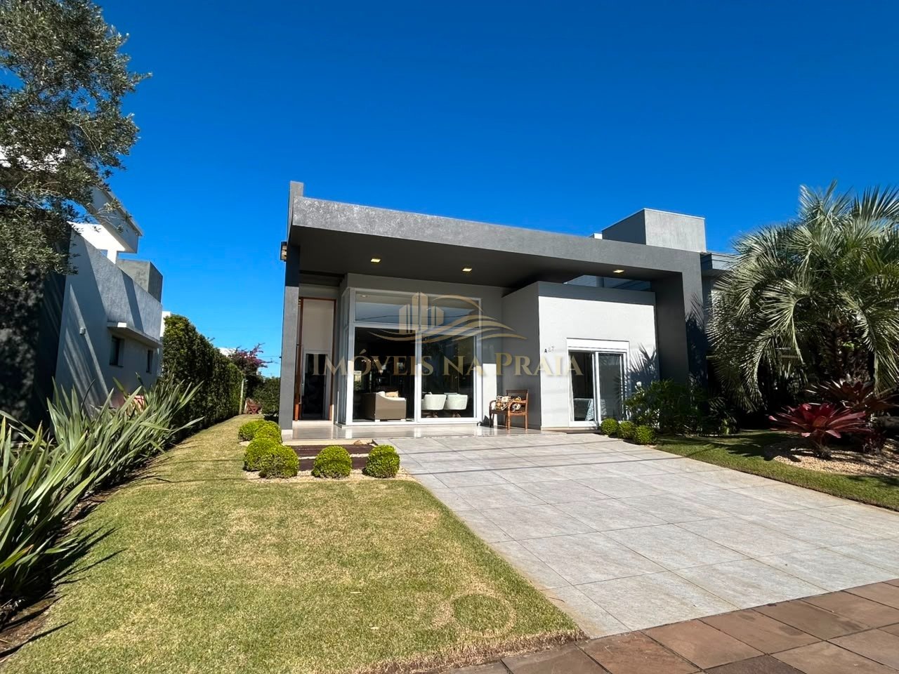 Foto 2 — Casa em Condomínio no Quintas do Lago.