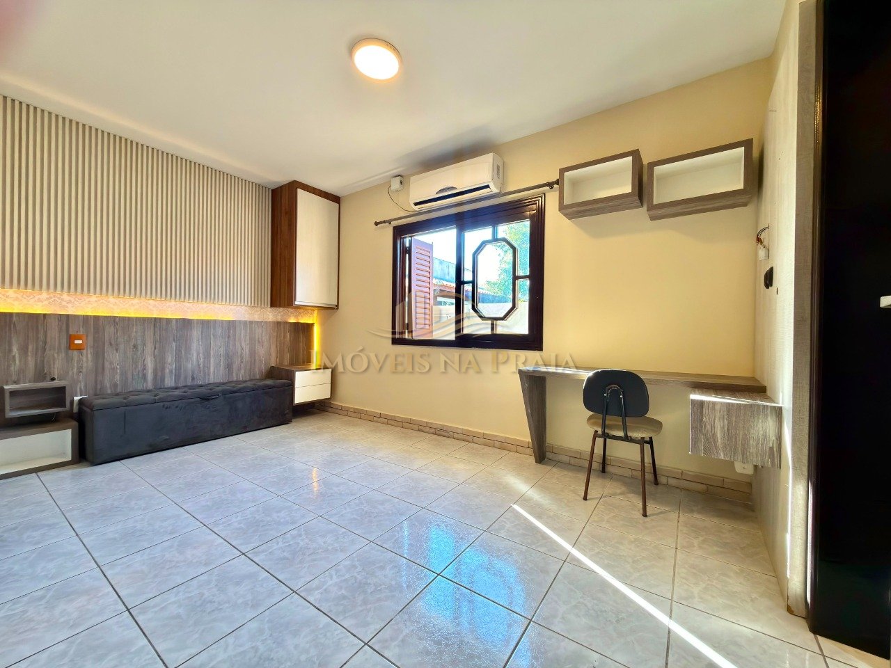 Foto 2 — Casa no Centro de Xangri-Lá.