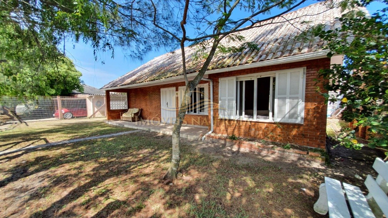 Casa com 4 dormitórios em Atlântida.