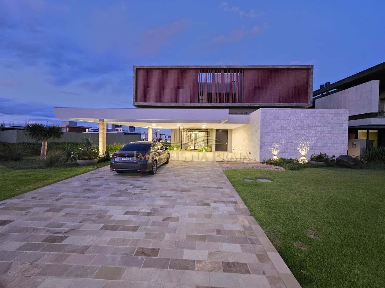 Casa em Condomínio no Costa Serena.