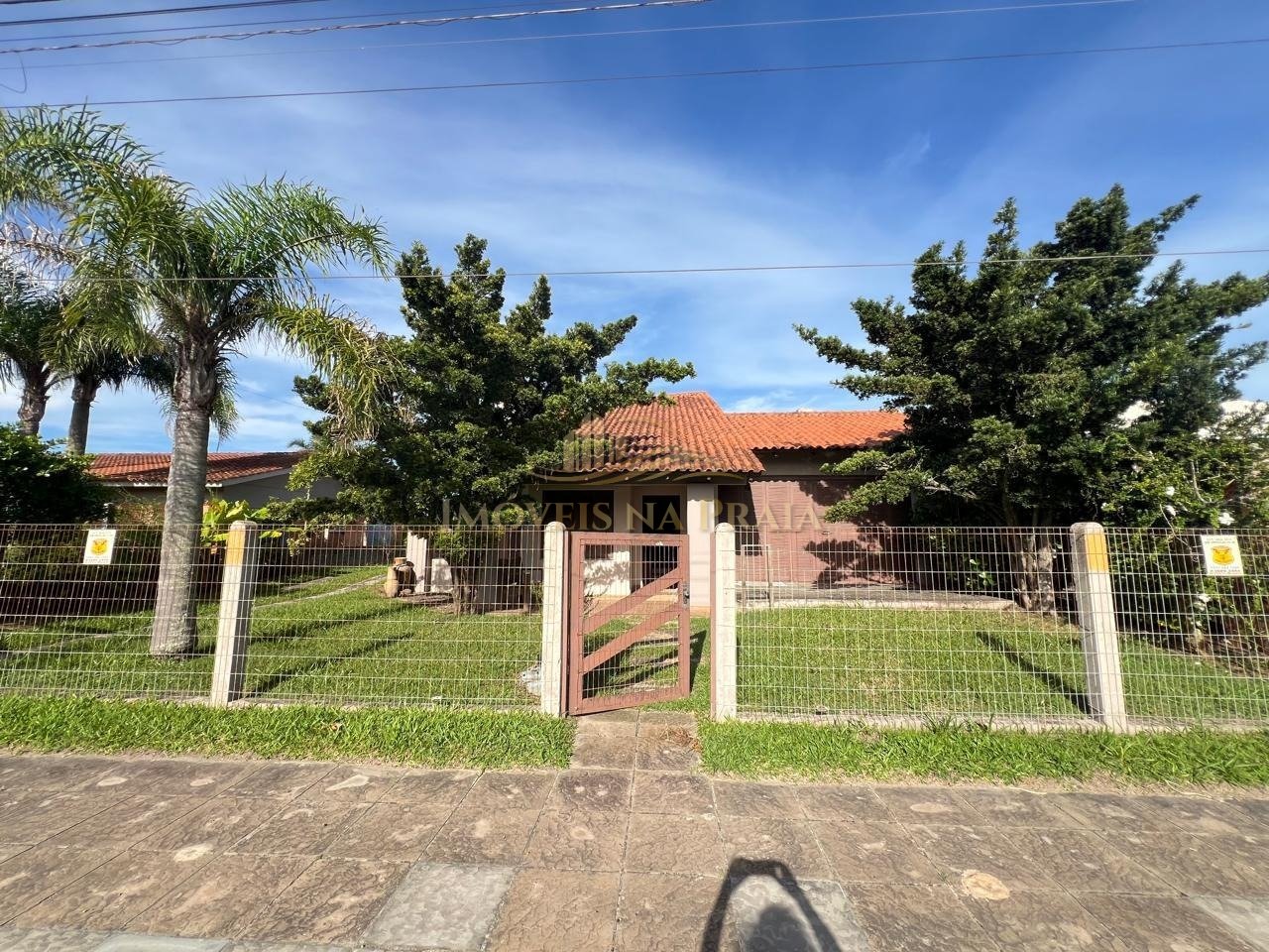 Casa com 3 dormitórios em Atlântida.