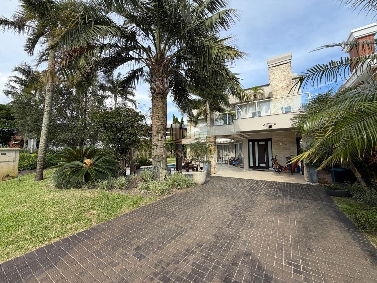 Casa em Condomínio no Bosques de Atlântida.
