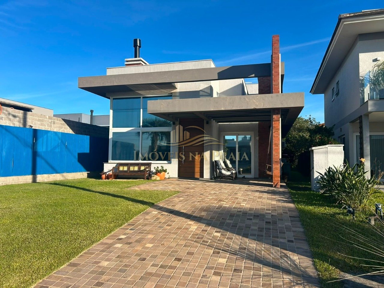 Casa em Condomínio no Acqualina Beach Village.