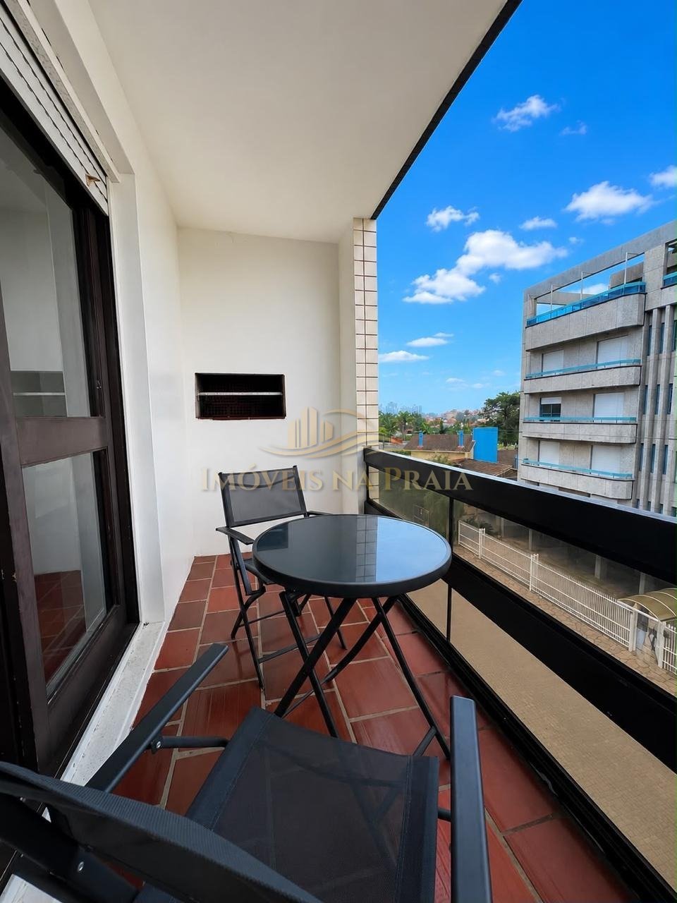 Apartamento com 3 dormitórios em Atlântida.
