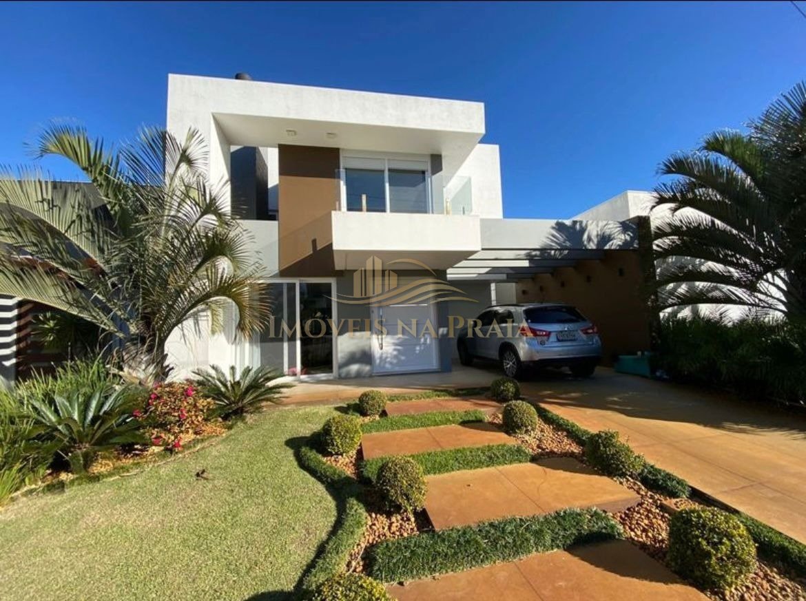 Casa em Condomínio no Las Palmas.