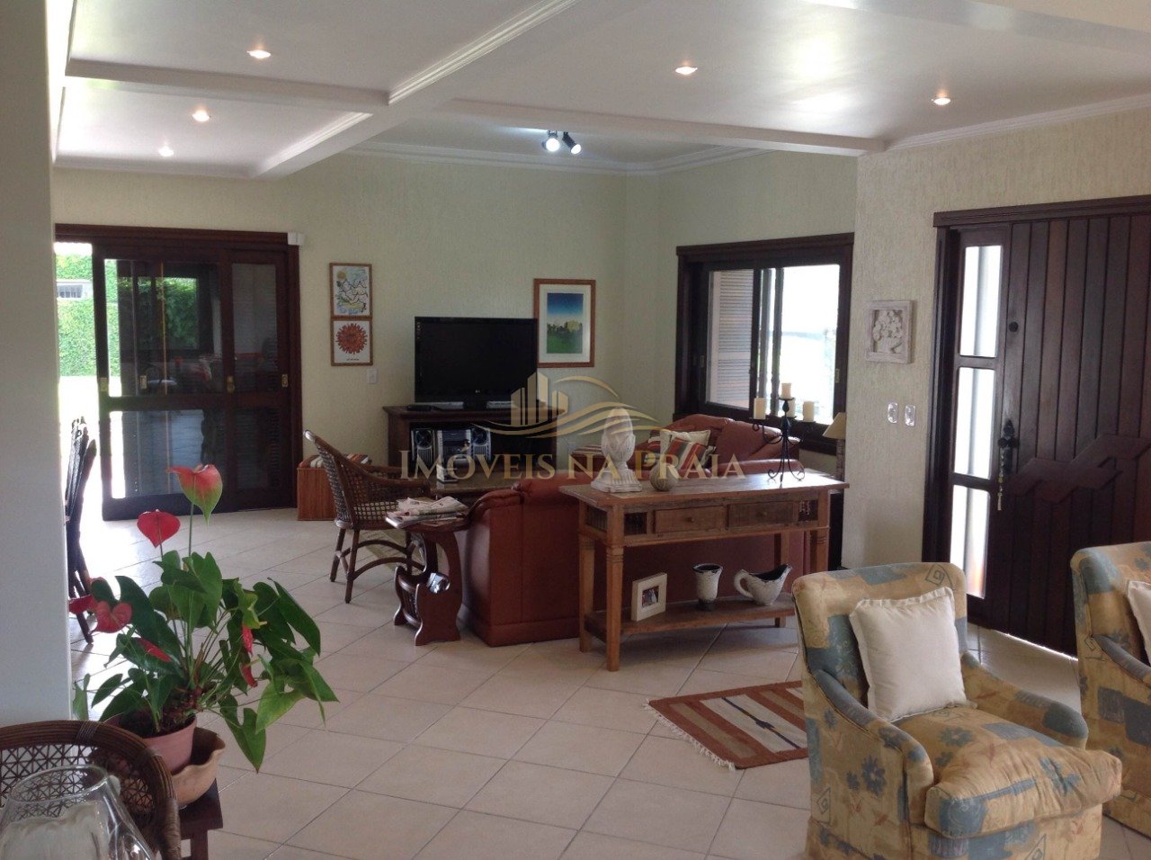 Foto 2 — Casa com 5 dormitórios em Atlântida.