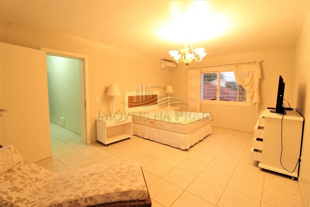 Foto 20 — Casa com 6 dormitórios em Atlântida.