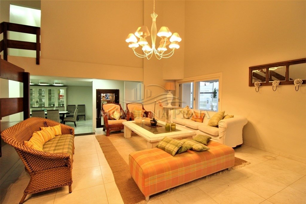 Foto 4 — Casa com 6 dormitórios em Atlântida.