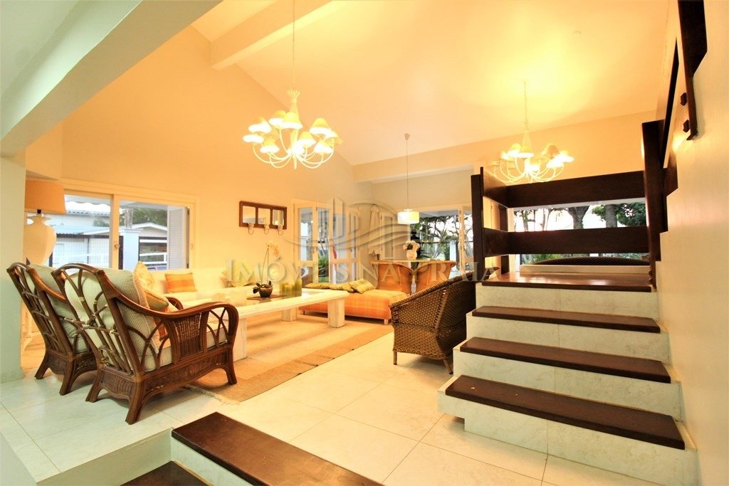 Foto 5 — Casa com 6 dormitórios em Atlântida.