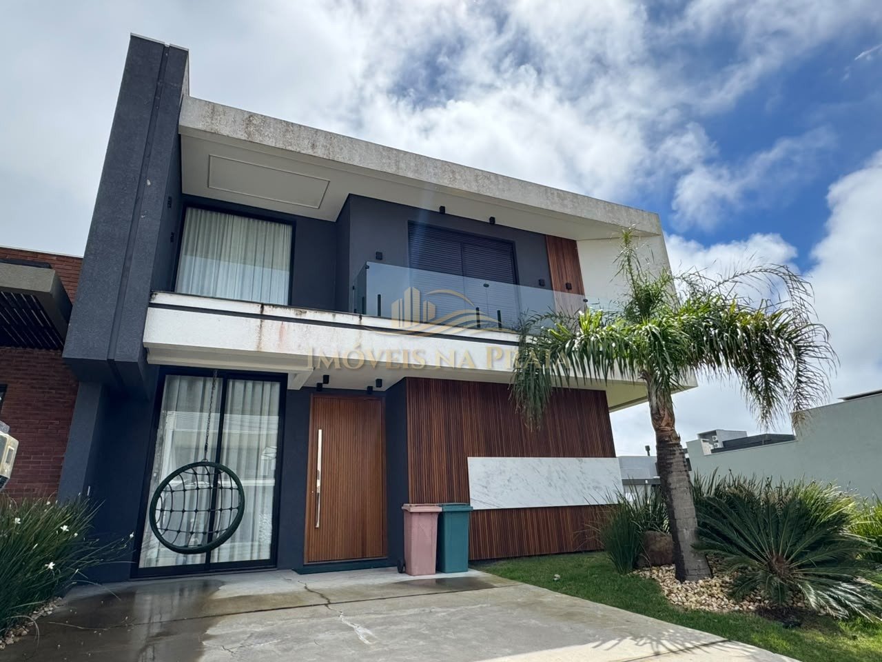 Casa em Condomínio no Sunset.