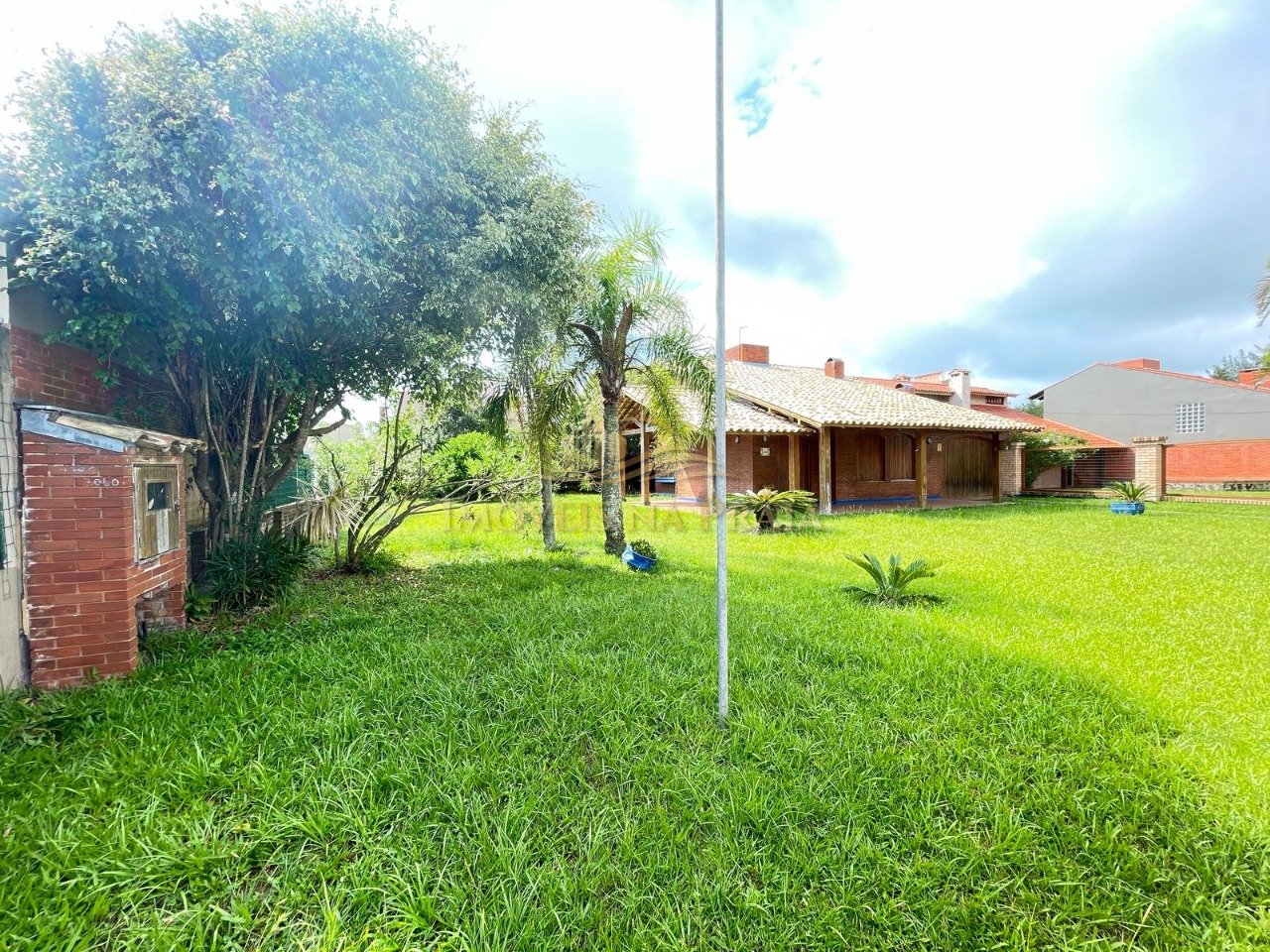 Foto 4 — Casa com 04 dormitórios no centro de Xangri-lá.
