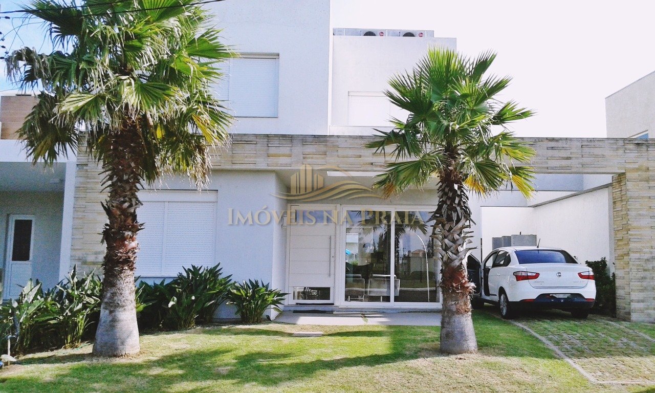 Casa em Condomínio no Las Palmas.