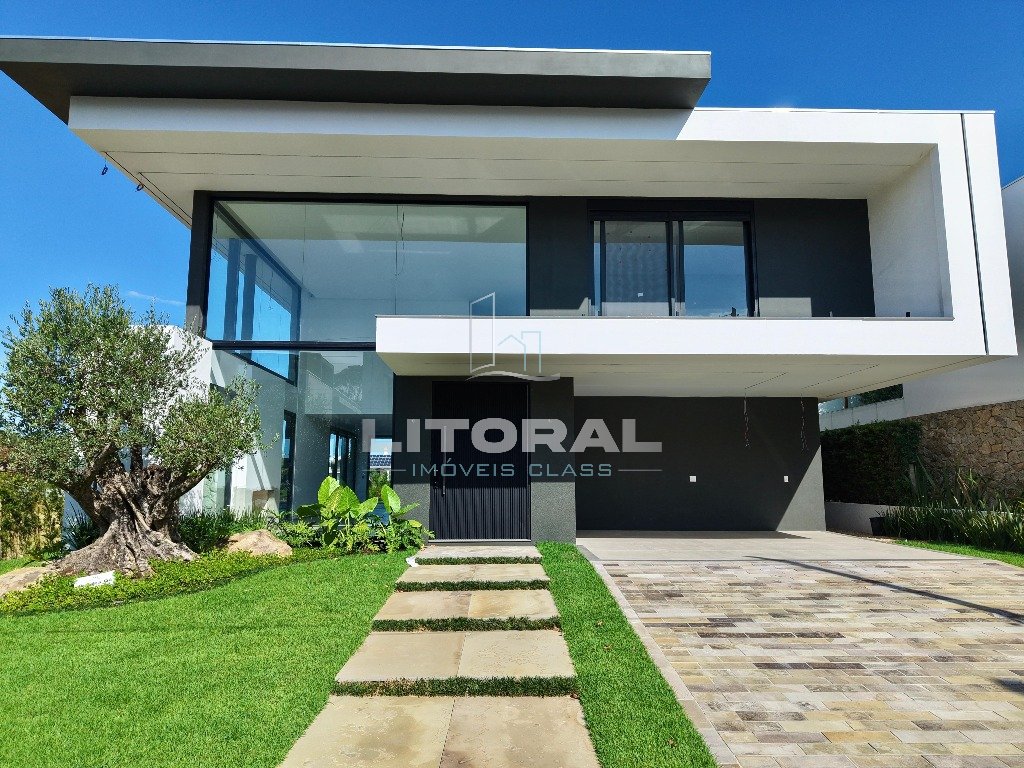 Casa em Condomínio no Velas da Marina.