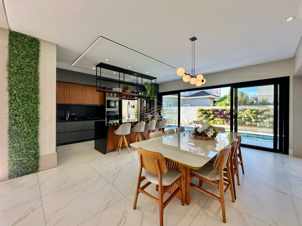 Foto 10 — Casa em Condomínio no Quintas do Lago.