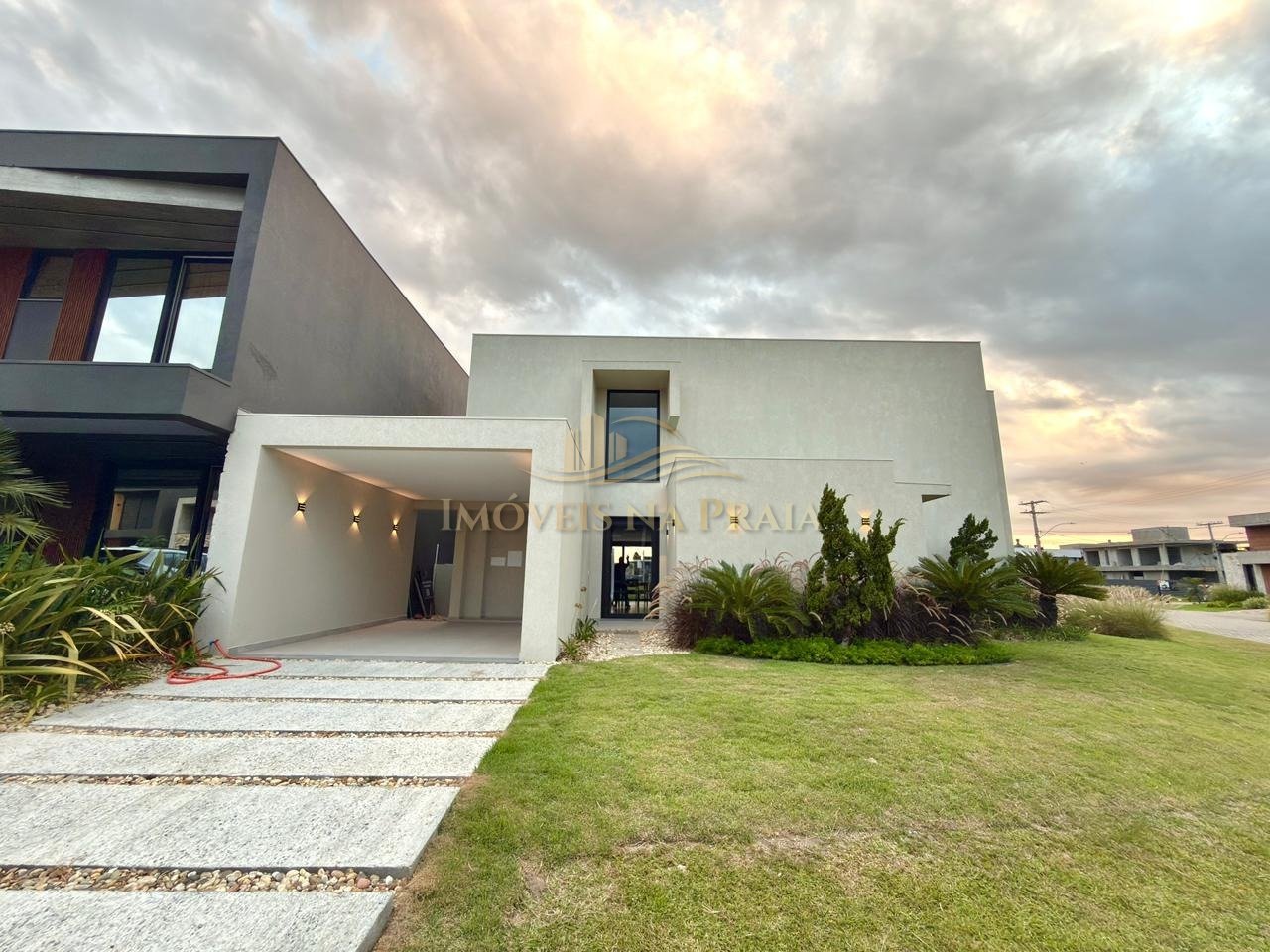 Casa em Condomínio no Sunset.