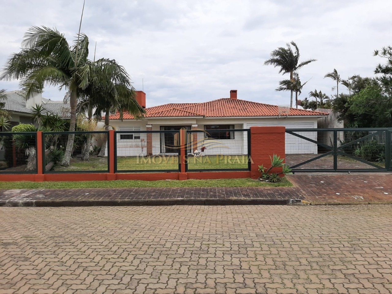 Casa com 3 dormitórios à venda em Atlântida.
