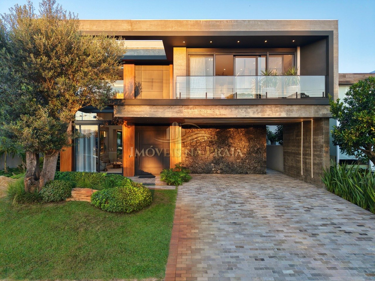 Casa em Condomínio no Velas da Marina.