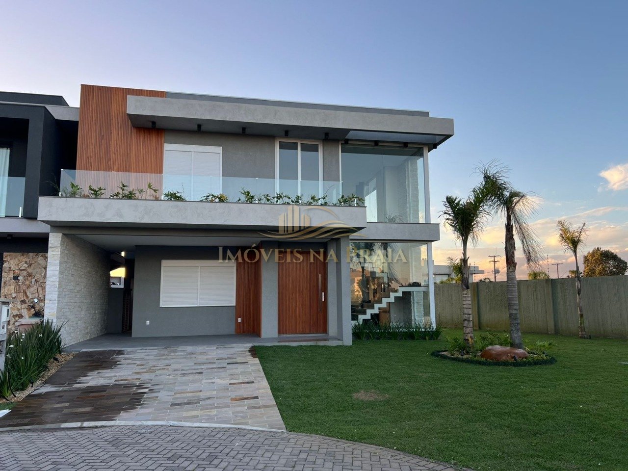 Casa em Condomínio no Sunset.
