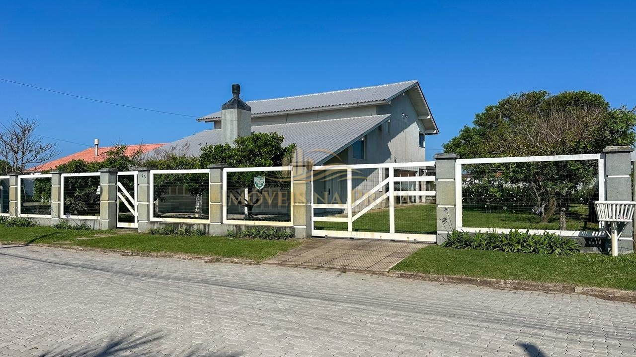 Casa com 4 dormitórios em Rainha do Mar.