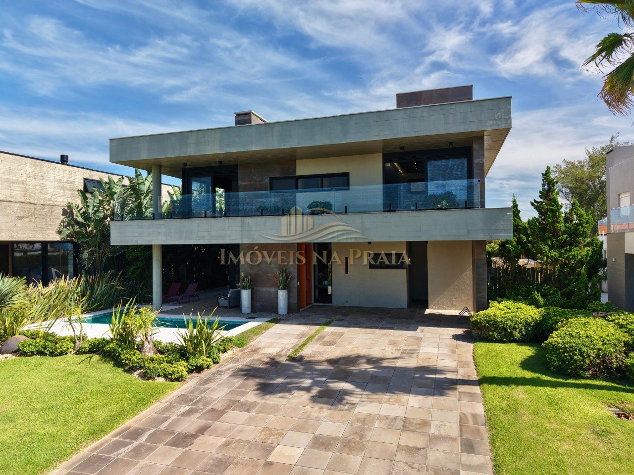 Casa em Condomínio no Playa Vista.