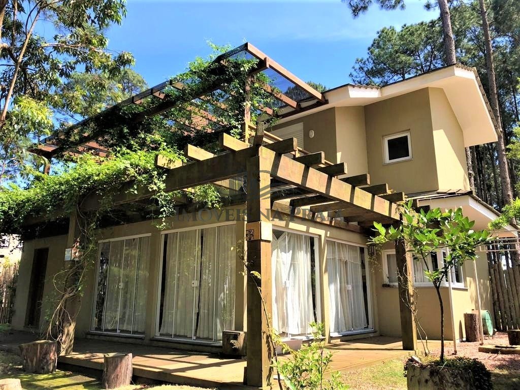 Casa em Condomínio no Carmel.