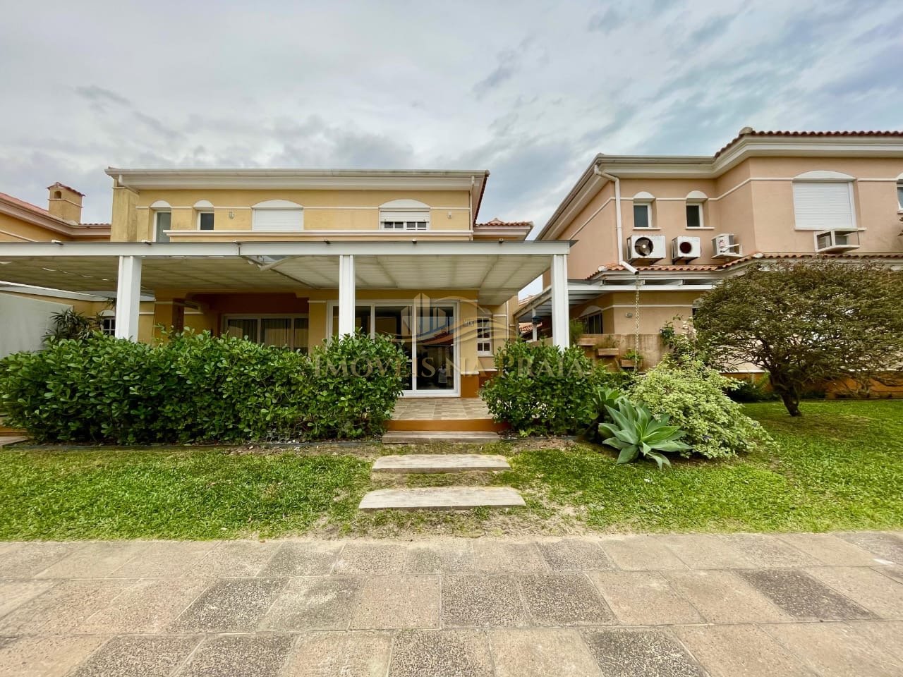 Casa em Condomínio no Villas Resort.