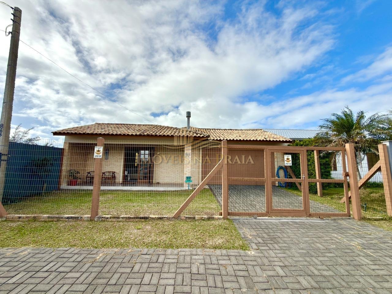 Casa 3 dormitórios no bairro Noiva do Mar