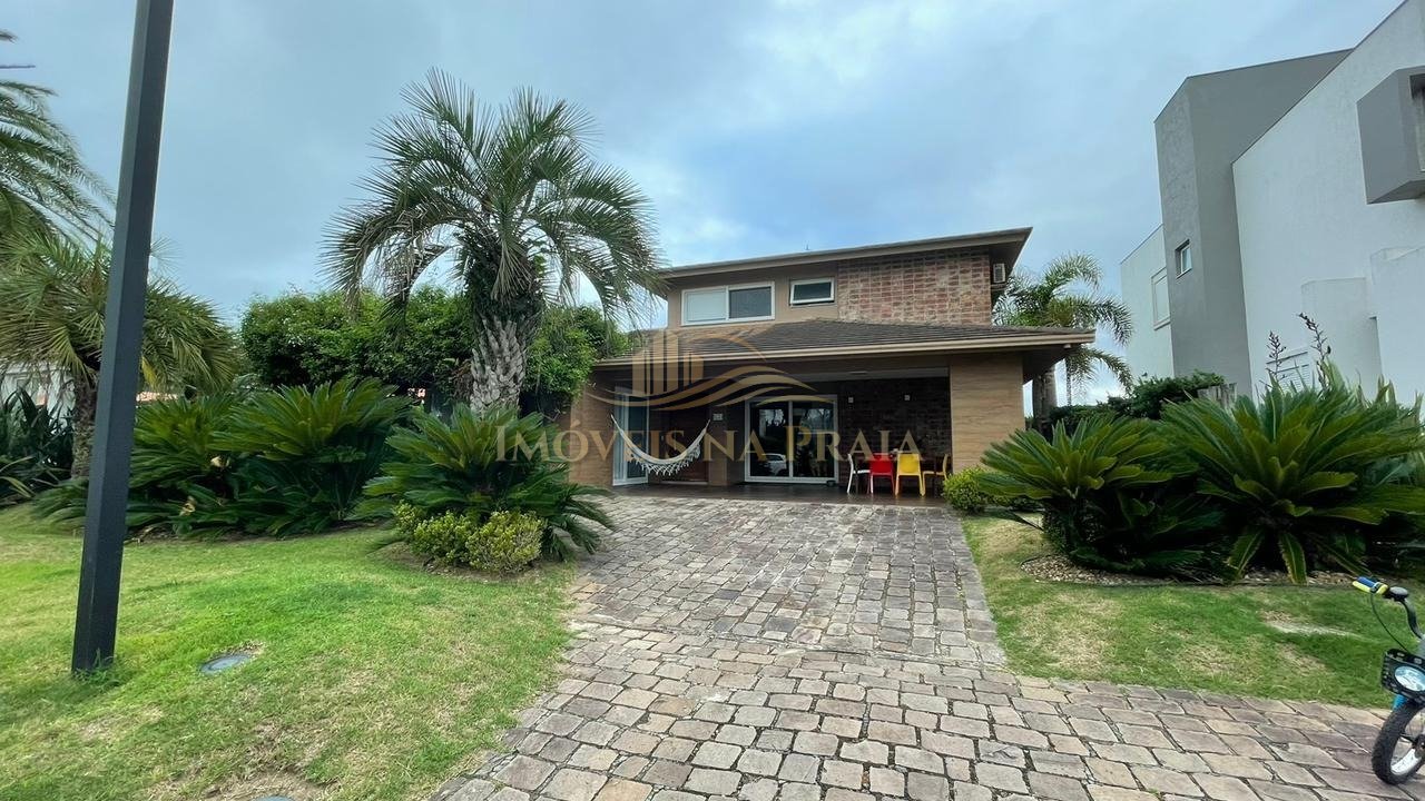 Casa em Condomínio no Las Dunas.