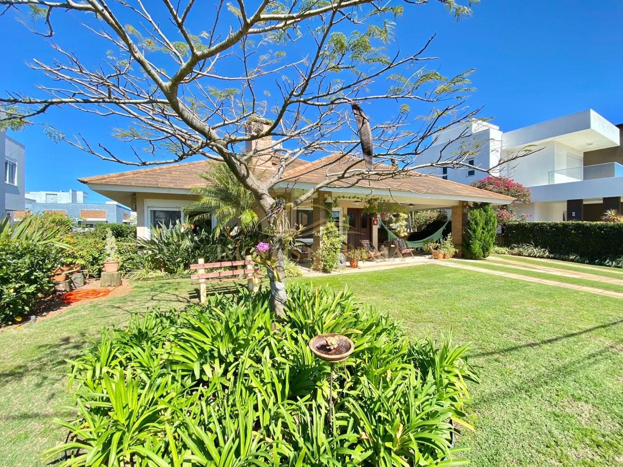 Foto 2 — Casa em Condomínio no Quintas do Lago.