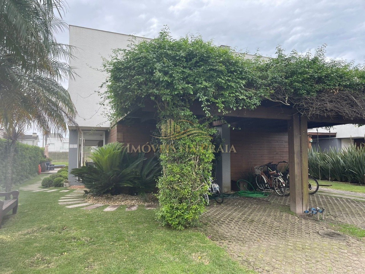 Casa em Condomínio 3 dormitórios no bairro One Atlântida Houses
