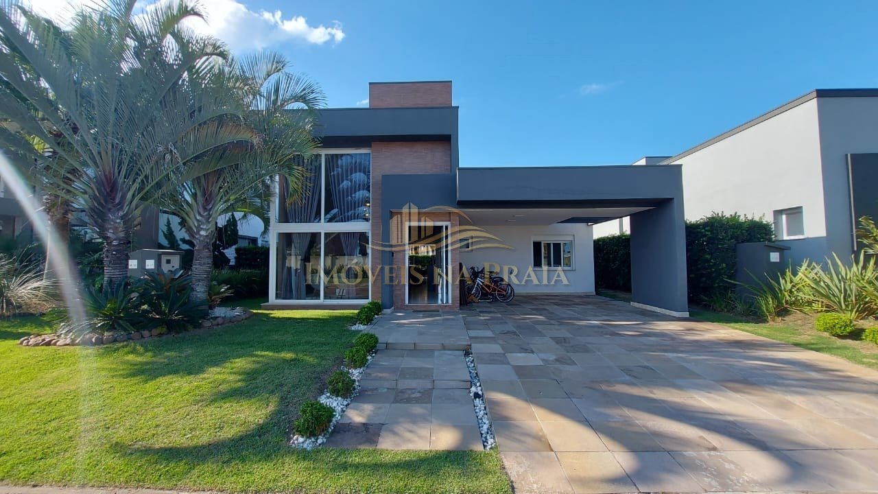 Casa em Condomínio no Malibu Beach Residence.
