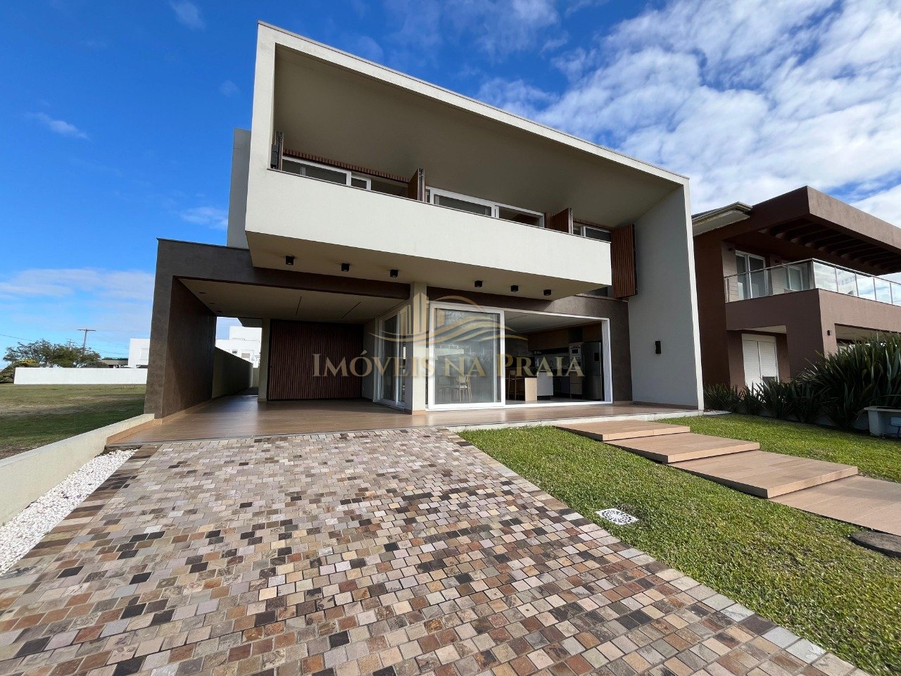 Casa em Condomínio no Atlântico Villas Club.