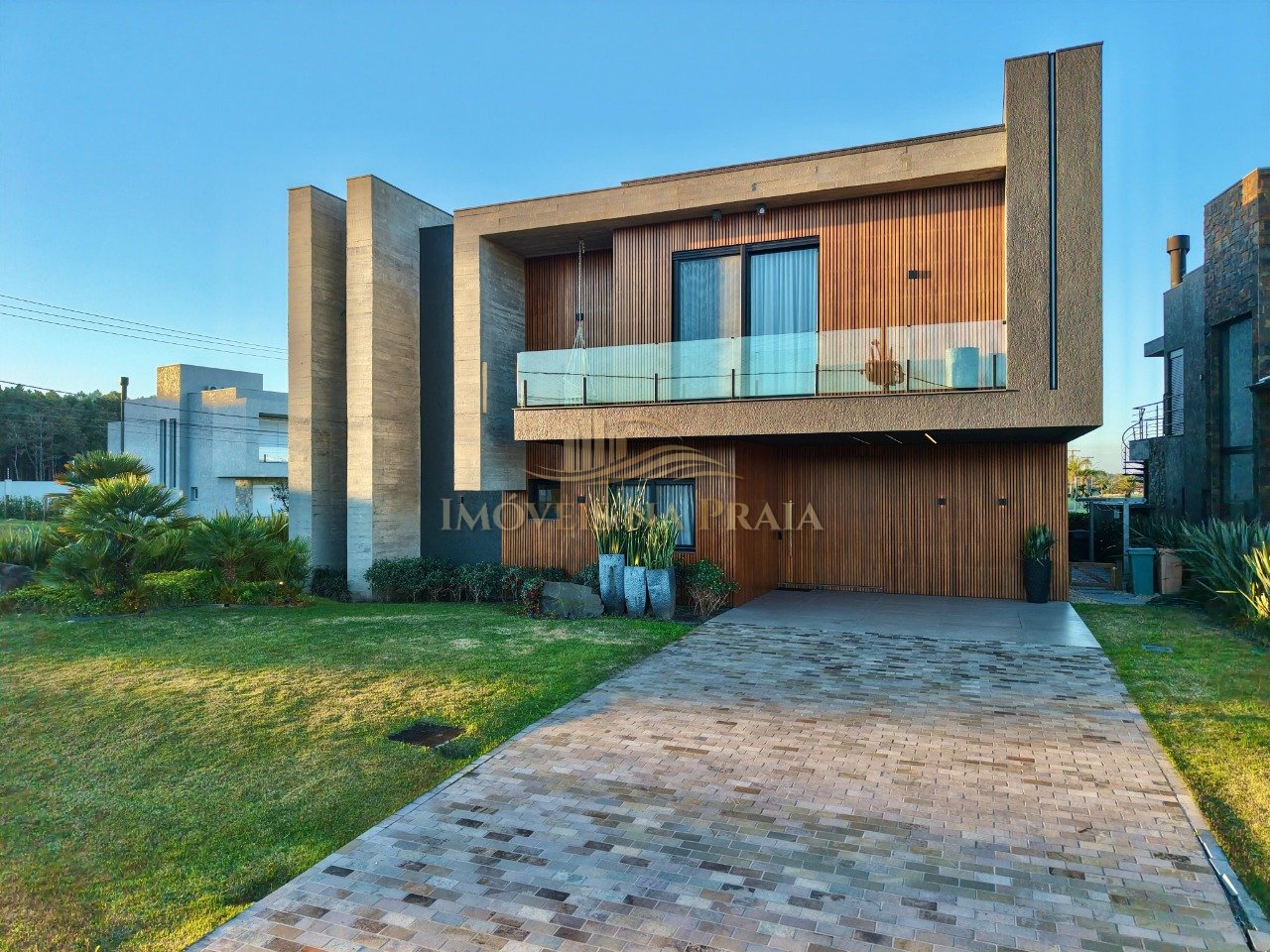 Casa em Condomínio no Costa Serena.