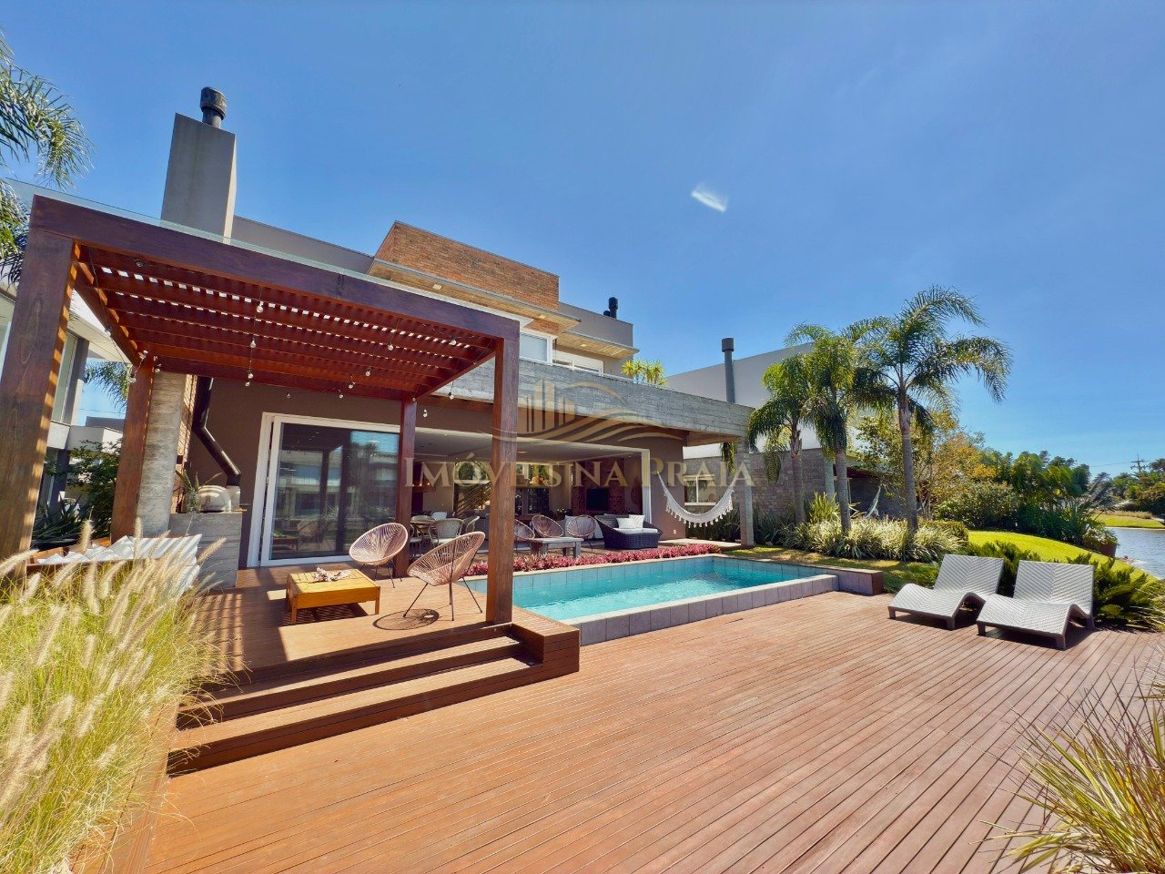 Foto 2 — Casa em Condomínio no Malibu Beach Residence.