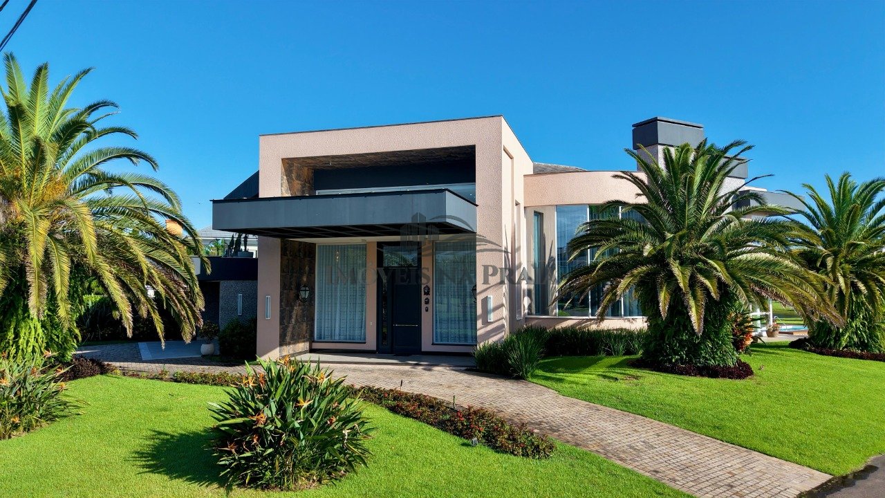 Casa em Condomínio no Bosques de Atlântida.