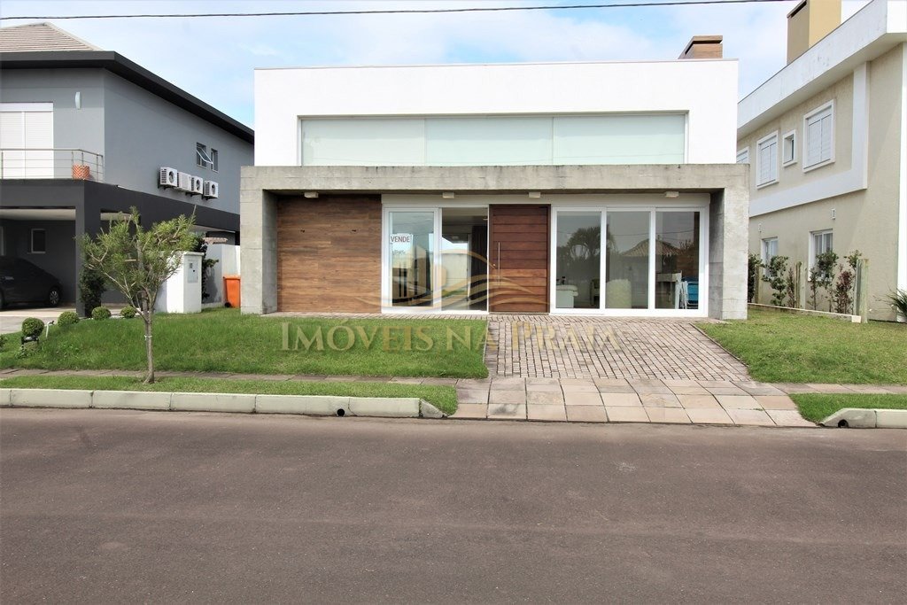 Casa em Condomínio no Quintas do Lago.
