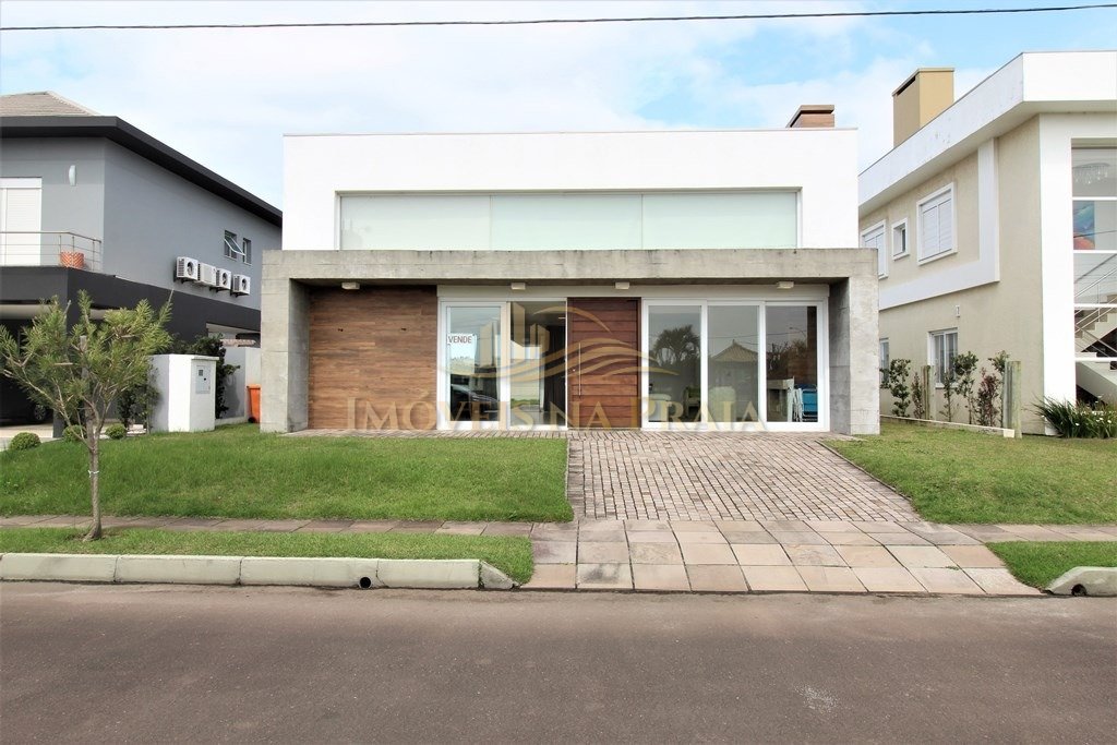 Foto 2 — Casa em Condomínio no Quintas do Lago.